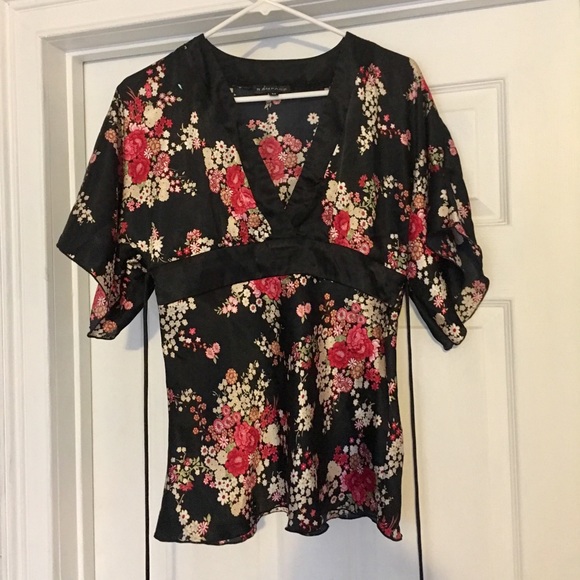 Rampage Tops - 💥💥4/$20**NWOT**"Rampage" Floral blouse
